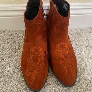 New Comfortview Gwyneth Rust Suede Boots 9-1/2 W